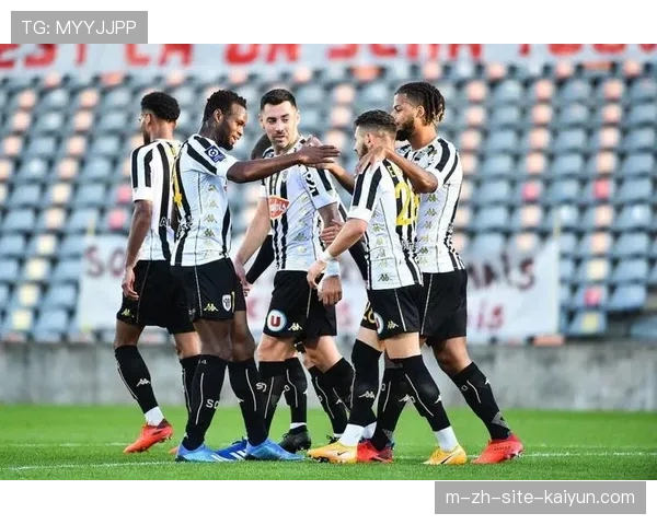 南特二比零战胜勒阿弗尔 加纳戈点球命中锁定比赛胜局